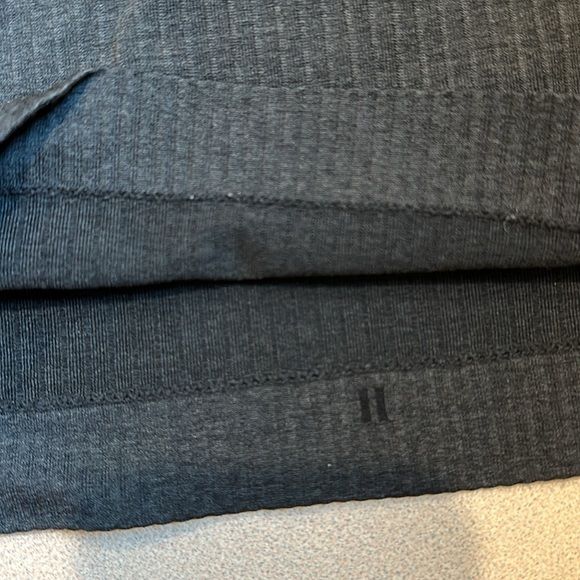 Ebb to Street Tank (waist length) Lululemon Size 6 - Picture 6 of 6